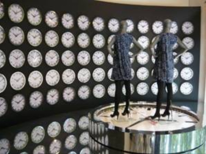 Sourcing pendules pour vitrine Hugo Boss - Olinda