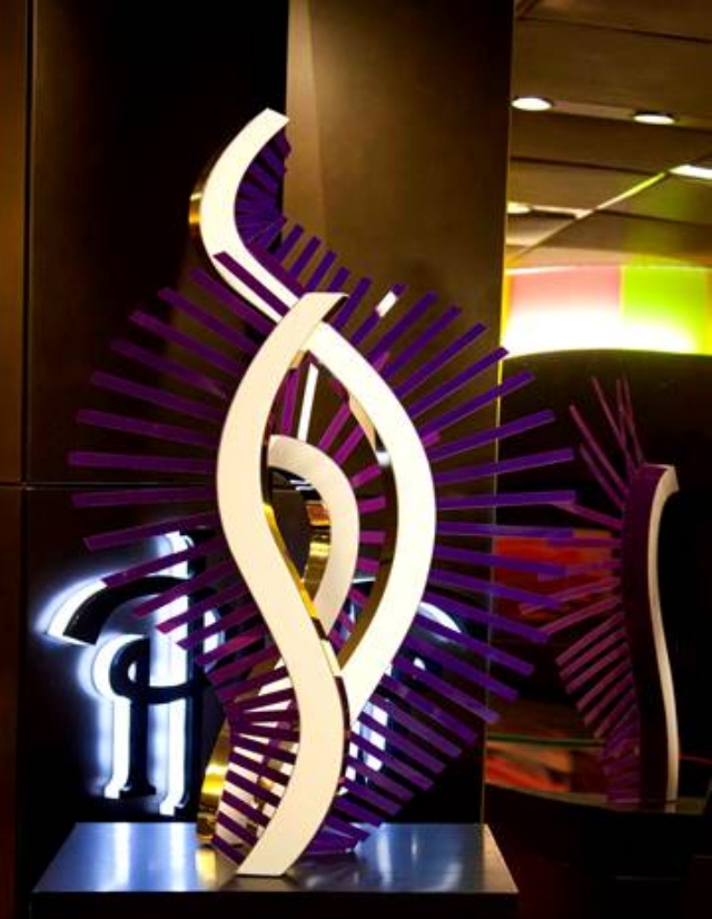 Vitrine Pierre Herm avec dcors de volutes