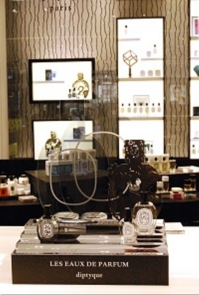 Vitrine eaux de parfums Diptyque - Olinda